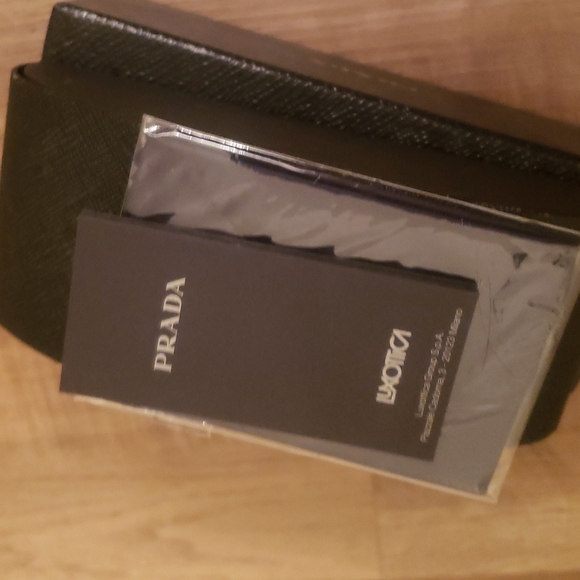 Prada sunglasses - Picture 6 of 12